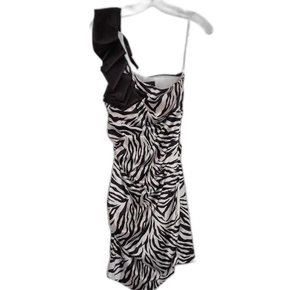 Women's B. Darlin Black and White Zebra Print one shoulder Formal Prom Dress 7/8